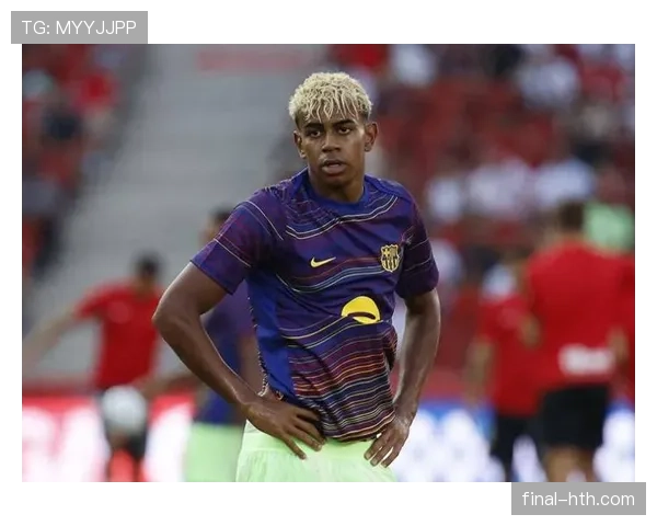 拉菲尼亚惊艳球场，速度与爆发力点燃全场