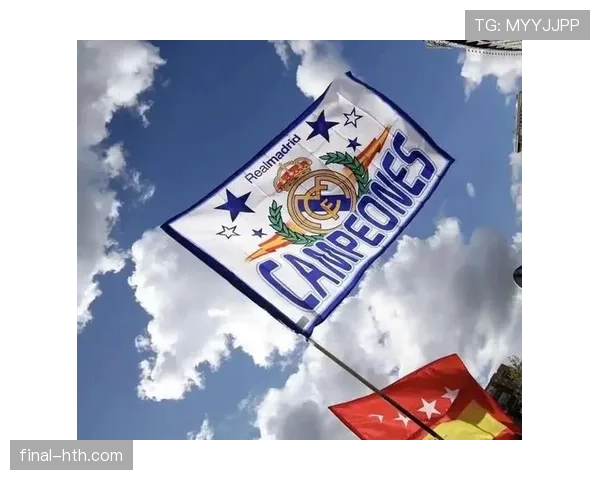 罗德里戈热情回应皇马球迷,表现出球场内外的深厚情谊与凝聚力 罗德里戈热情回应皇马球迷,表现出球场内外的深厚情谊与凝聚力