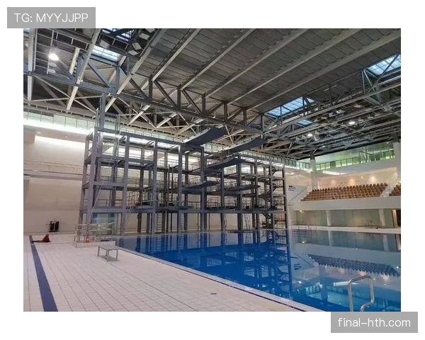 练俊杰家里那个泳池，比我们小区整个儿童乐园还大